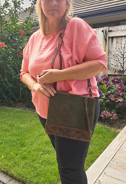 Mini Hunter - Crossbody/Shoulder Bag