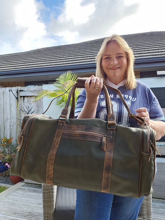 NGAHERE Green Aged Leather Duffle