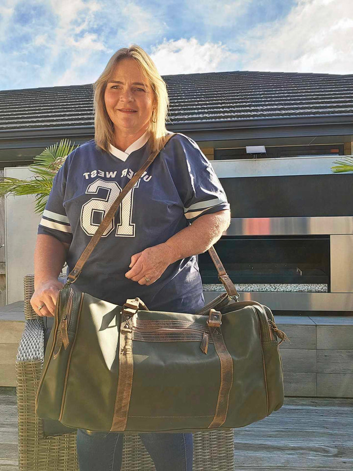 NGAHERE Green Aged Leather Duffle