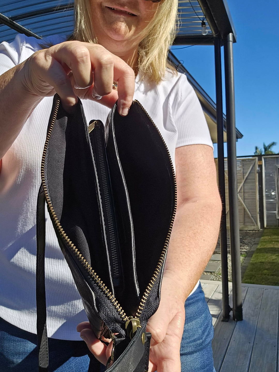 Magnolia - Triple-Compartment Bag - BLACK