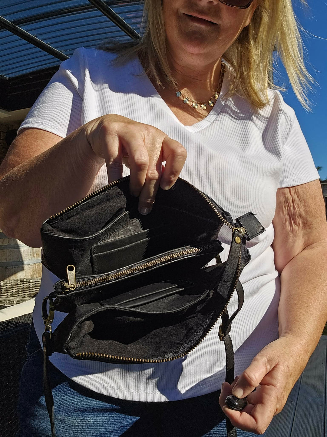Magnolia - Triple-Compartment Bag - BLACK