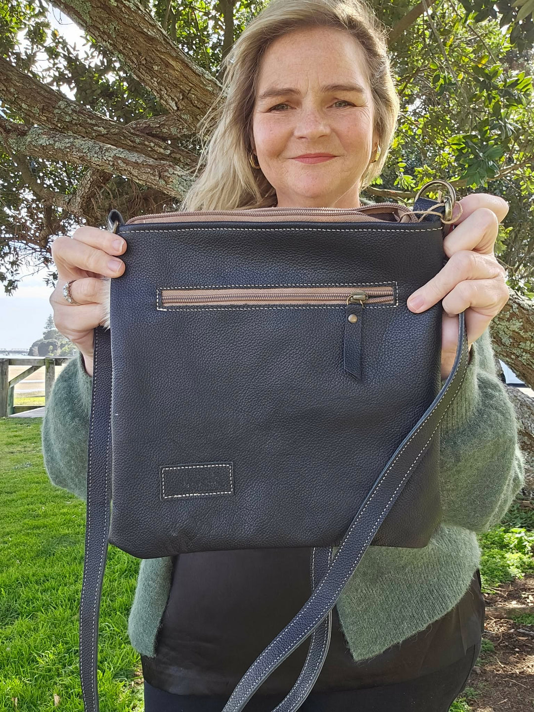 Astra - Messenger Bag
