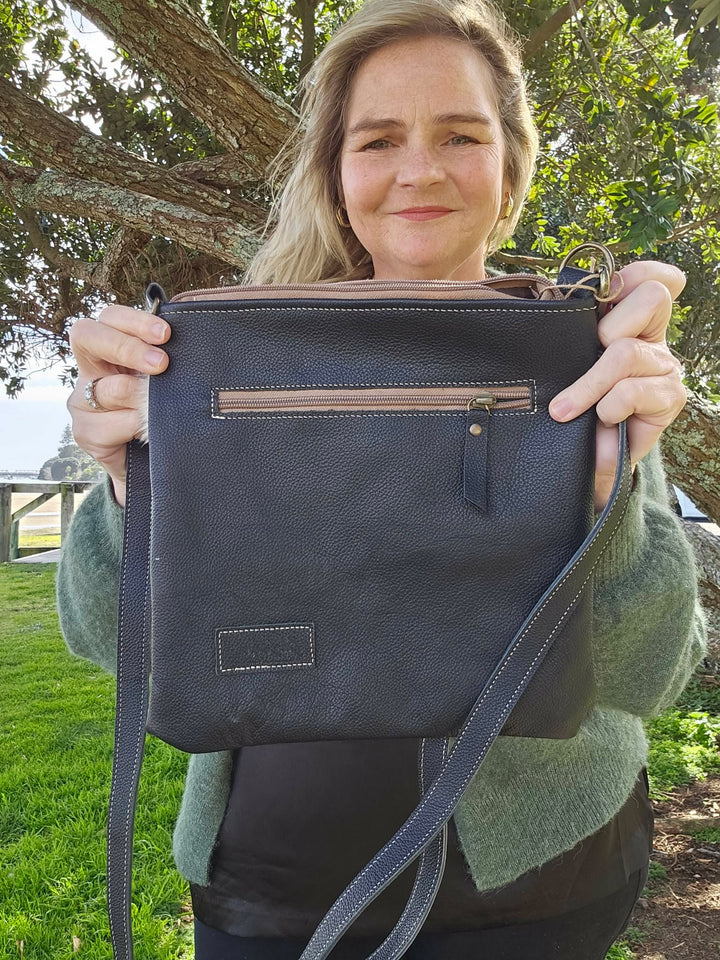 Astra - Messenger Bag