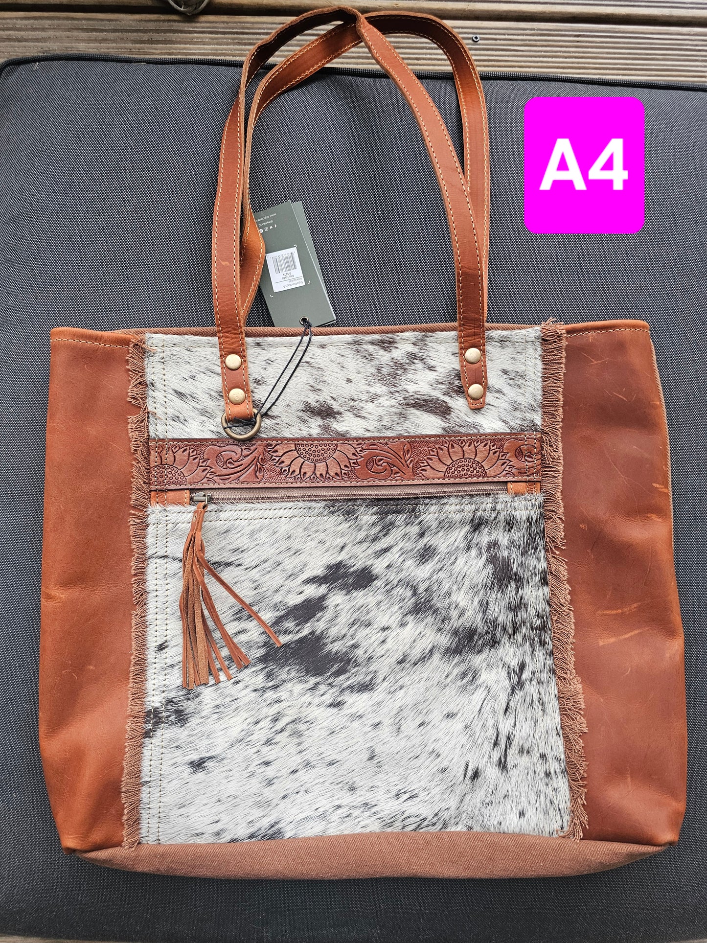 Annie Tote