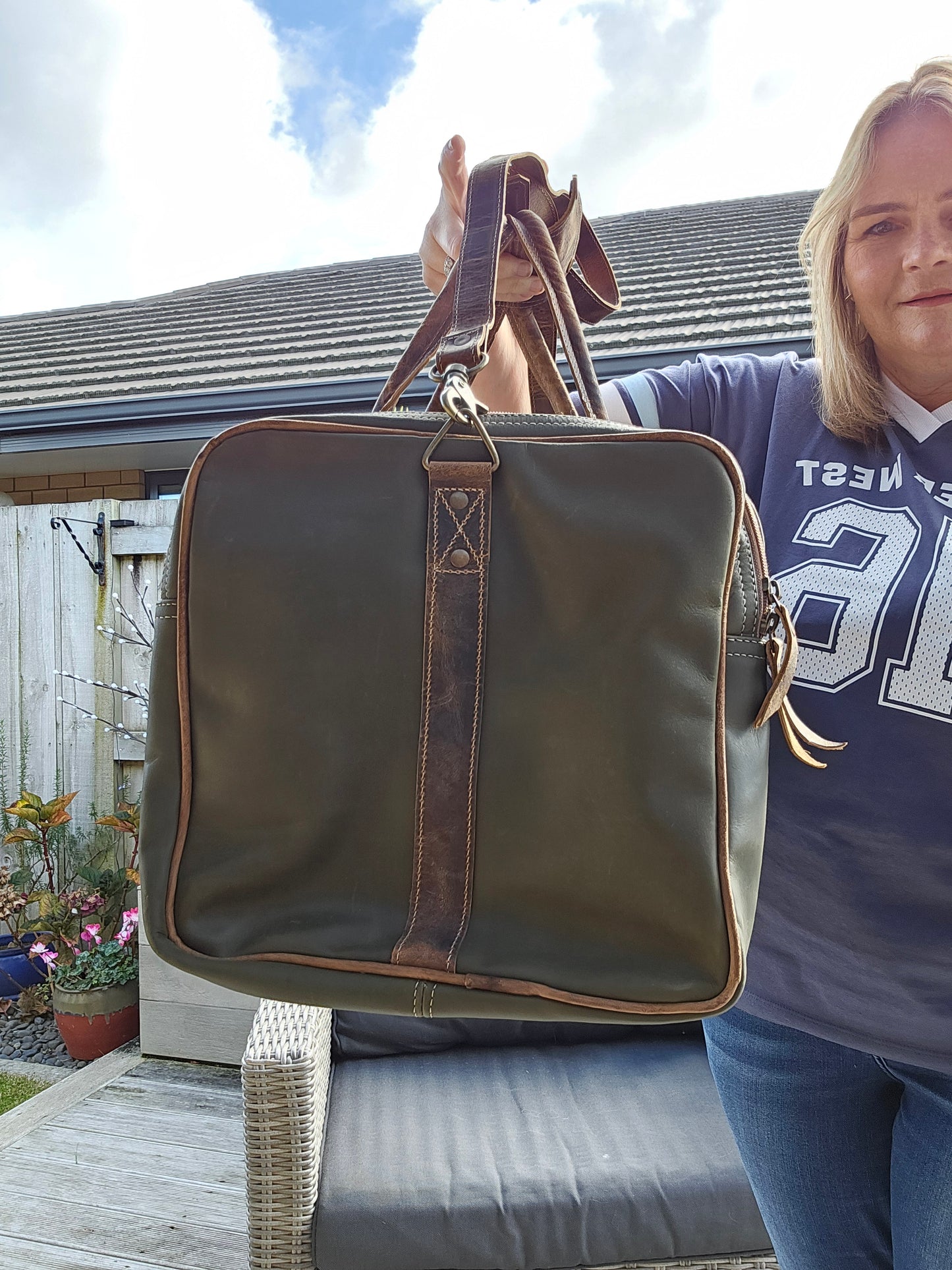 NGAHERE Green Aged Leather Duffle
