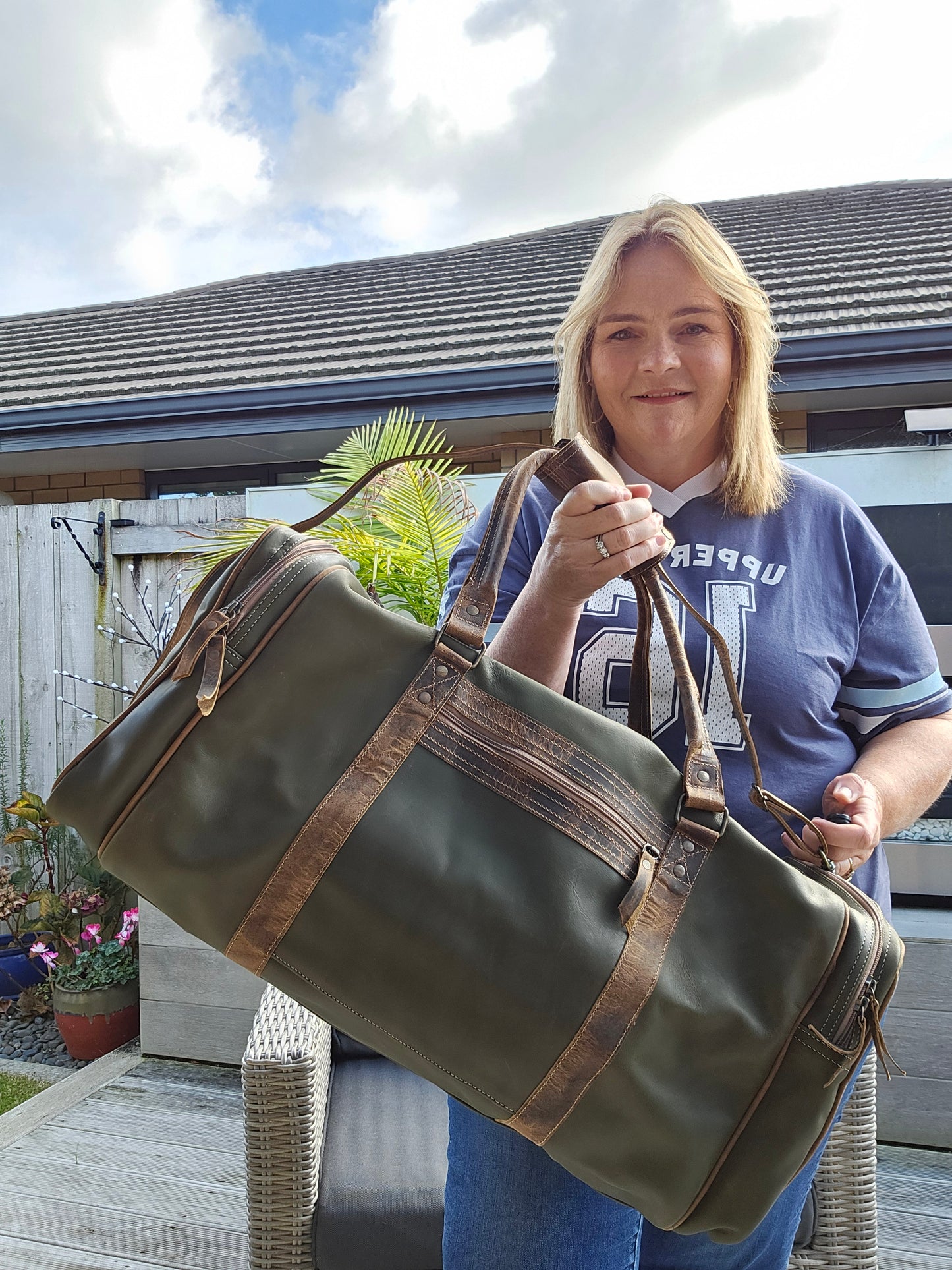 NGAHERE Green Aged Leather Duffle